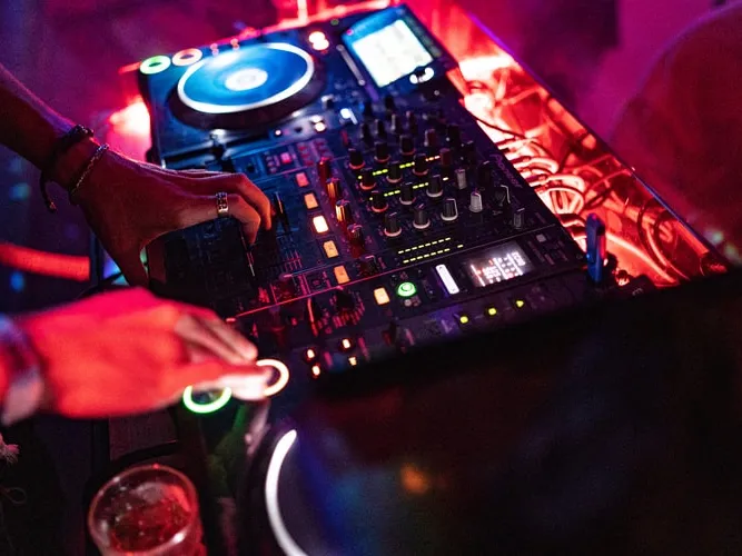 Международный день диджея в Нижнем Новгороде: нижегородские DJ учат отмечать праздник!