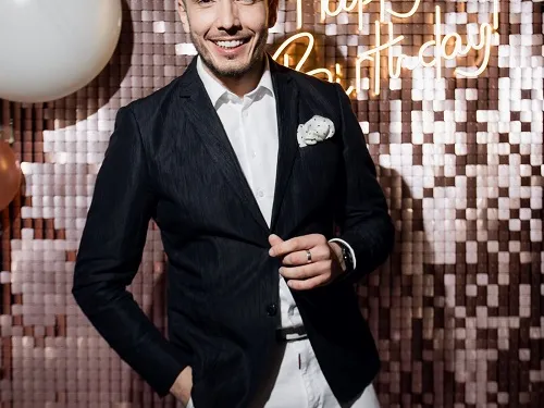 Ведущий Рустам Садеков: «Публичные выступления? Умею, практикую, учу»