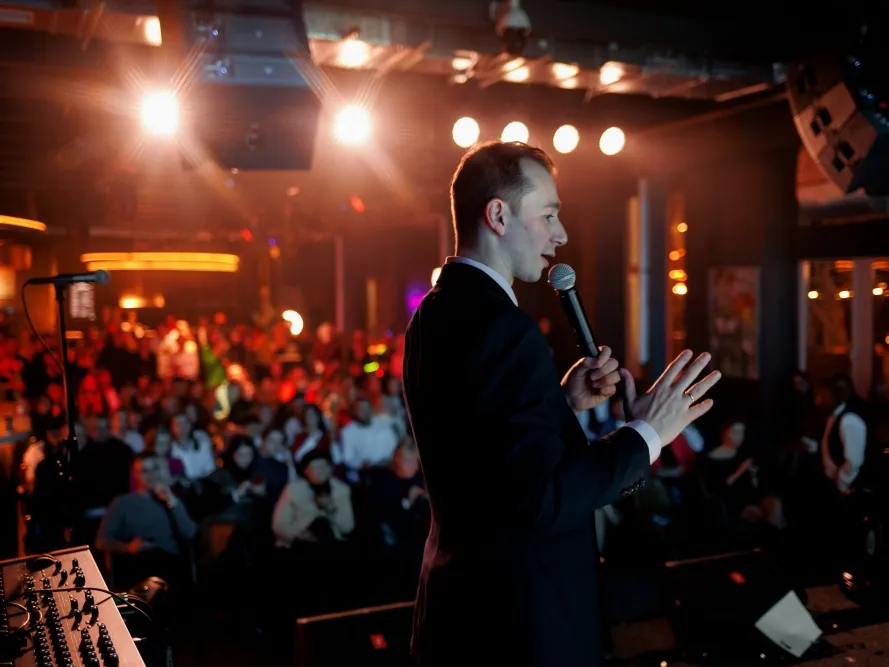 Ведущий Петр Лапин: «Ведущий – это артист!»