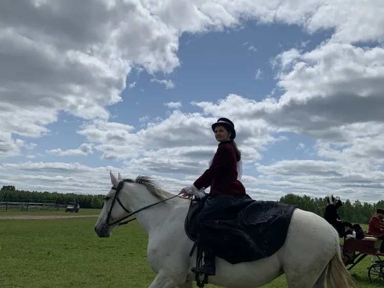 Конный клуб «Серая Лошадь»: «2023 год радует нас возросшим спросом на театрализованные праздники»