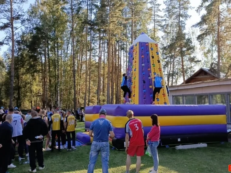 ДаРа батуты и аттракционы на ваш праздник: «Работаем давно, имеем собственный склад, транспорт, команду по монтажу и ведём постоянную закупку по запросам»