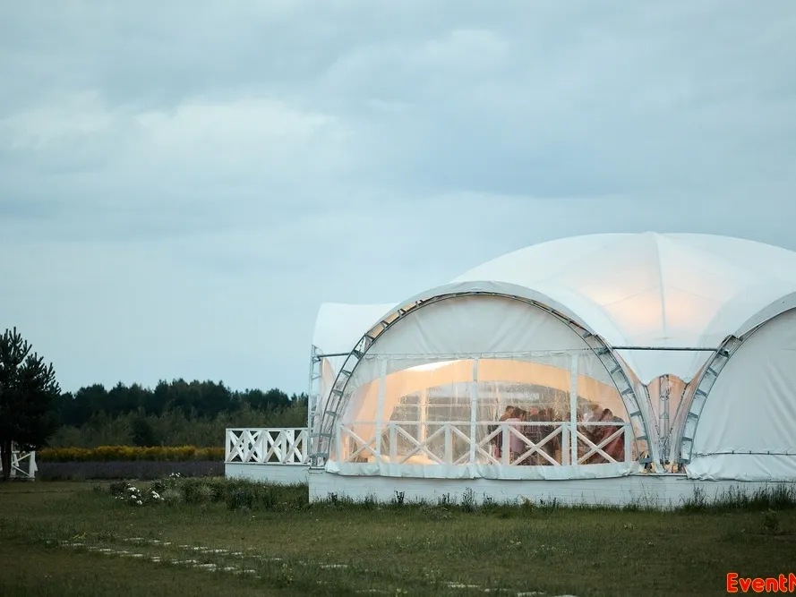 Шатер в лавандовых полях для свадеб и корпоративов