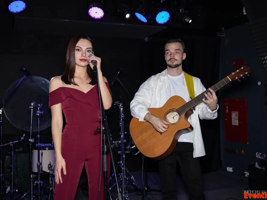 Кавер-дуэт Silent Light : «Очаровываем зрителей новым звучанием популярных песен» 