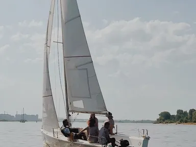 Яхт-клуб "Лето": лето проплывает на всех парусах! 