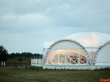 Шатер в лавандовых полях для свадеб и корпоративов