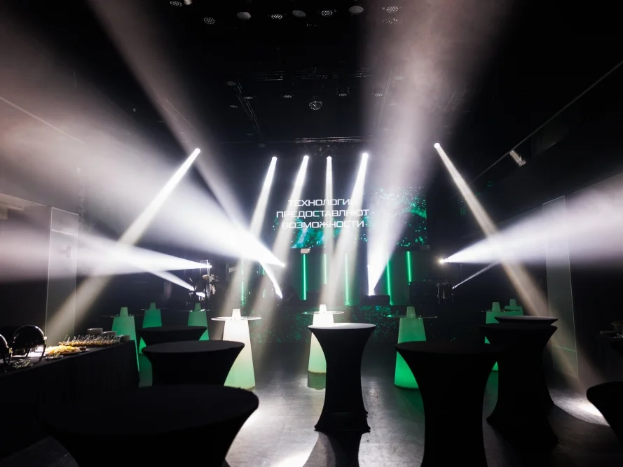 Пример одной из схем установки света на мероприятии с группой Пример одной из схем установки света на мероприятии с группой