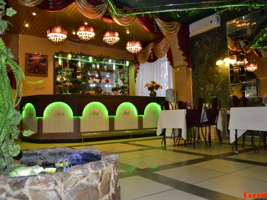 банкетные залы кафе Учебно-методического центра, новогодний корпоратив в банкетном зале