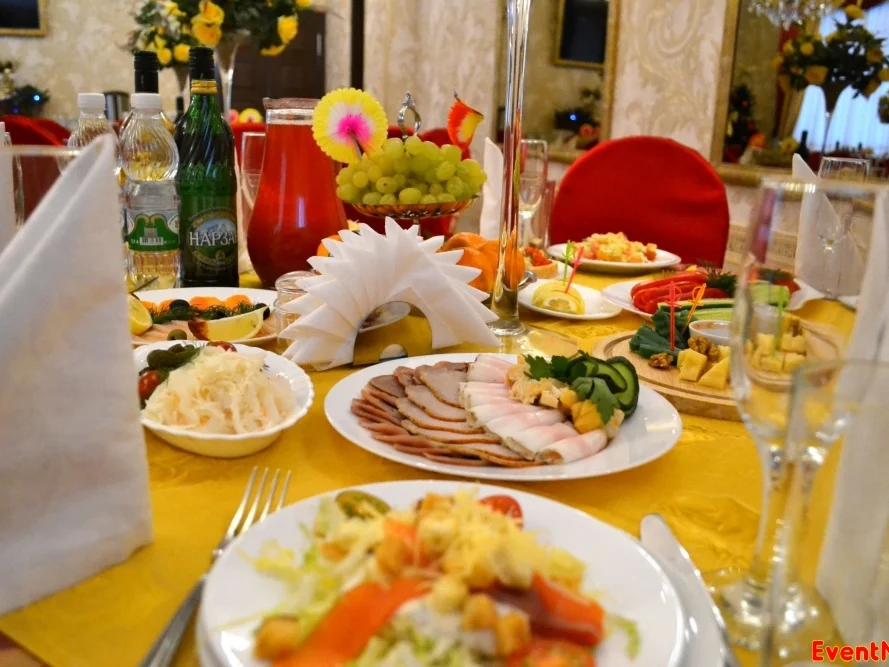 банкетные залы кафе Учебно-методического центра, новогодний корпоратив в банкетном зале