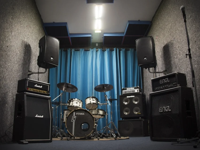 Прокатная компания Живая музыка Прокатная компания Живая музыка