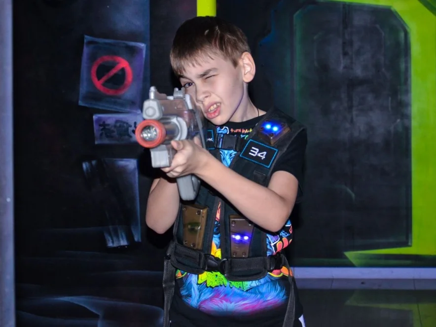 Детский праздник в лазертаг-центре Космопарк Детский праздник в лазертаг-центре Космопарк
